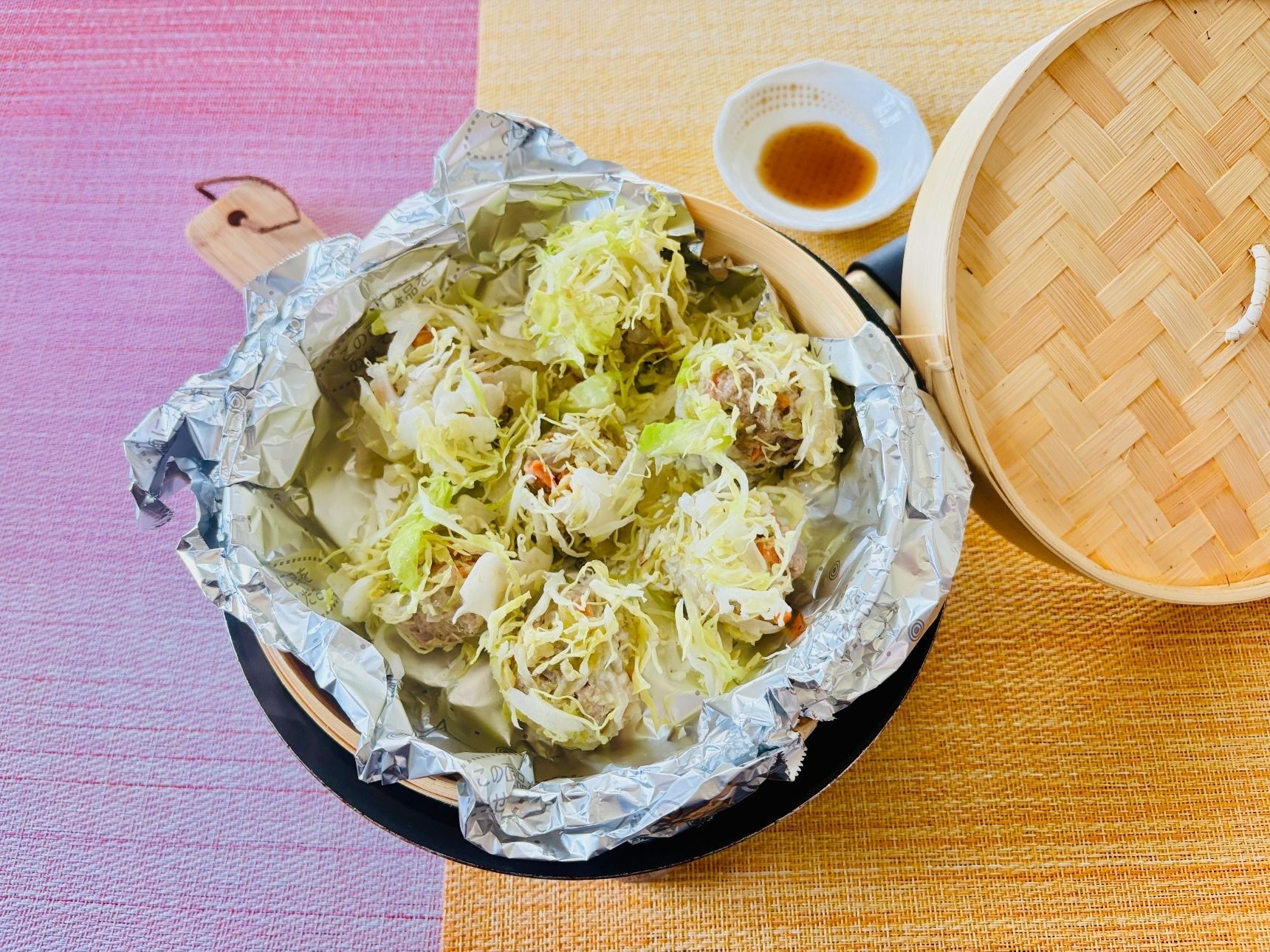 フライパンで作る「春キャベツのせいろ蒸しシューマイ」せいろ台がなくても大丈夫！