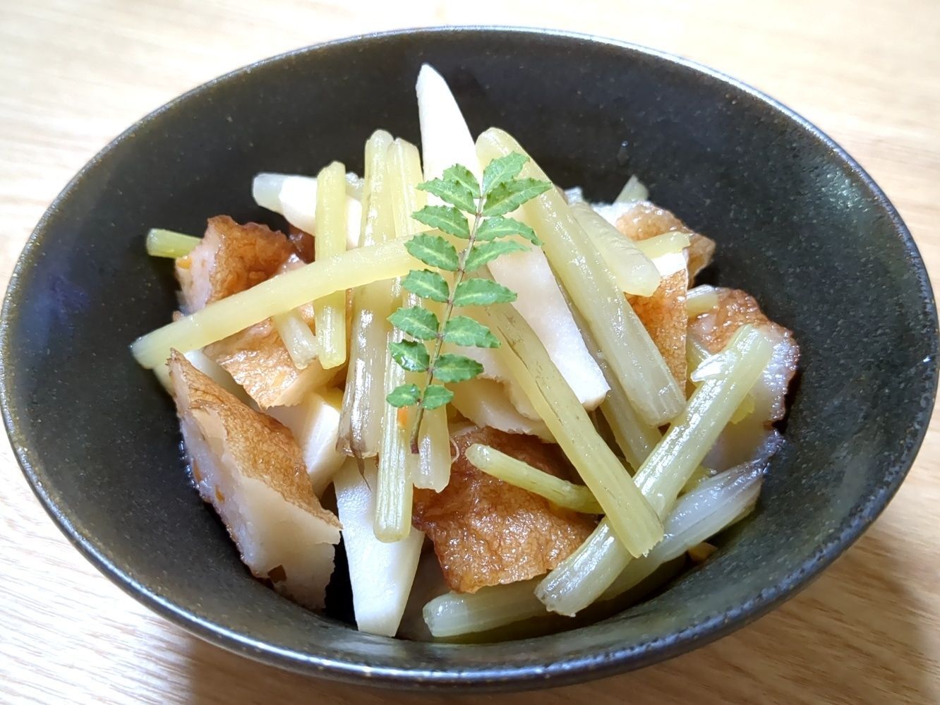 出汁しみしみ！山フキの煮物【フキのアク抜きから】