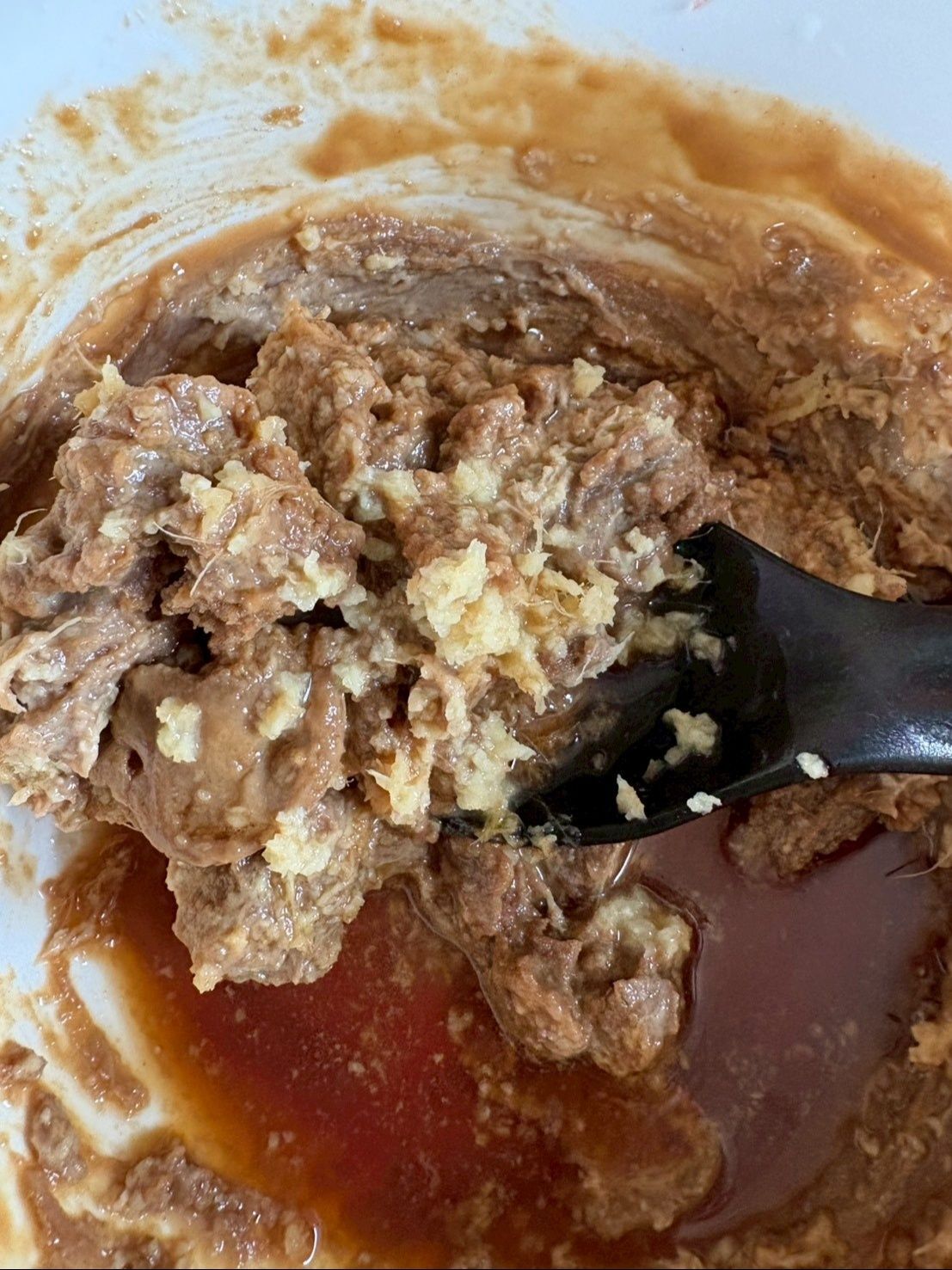 擦り下ろしショウガを加えます。