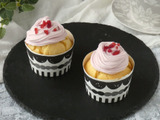 ホットケーキミックスで簡単！「ラズベリーチーズクリームのカップケーキ」