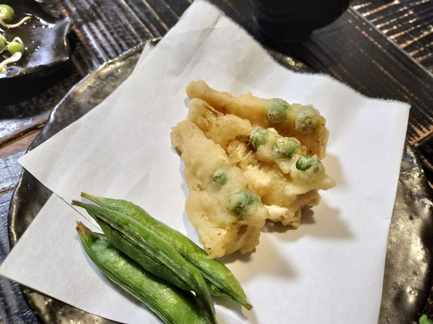 ■たけのことグリンピースの天ぷら/素焼き鞘付きグリンピース■