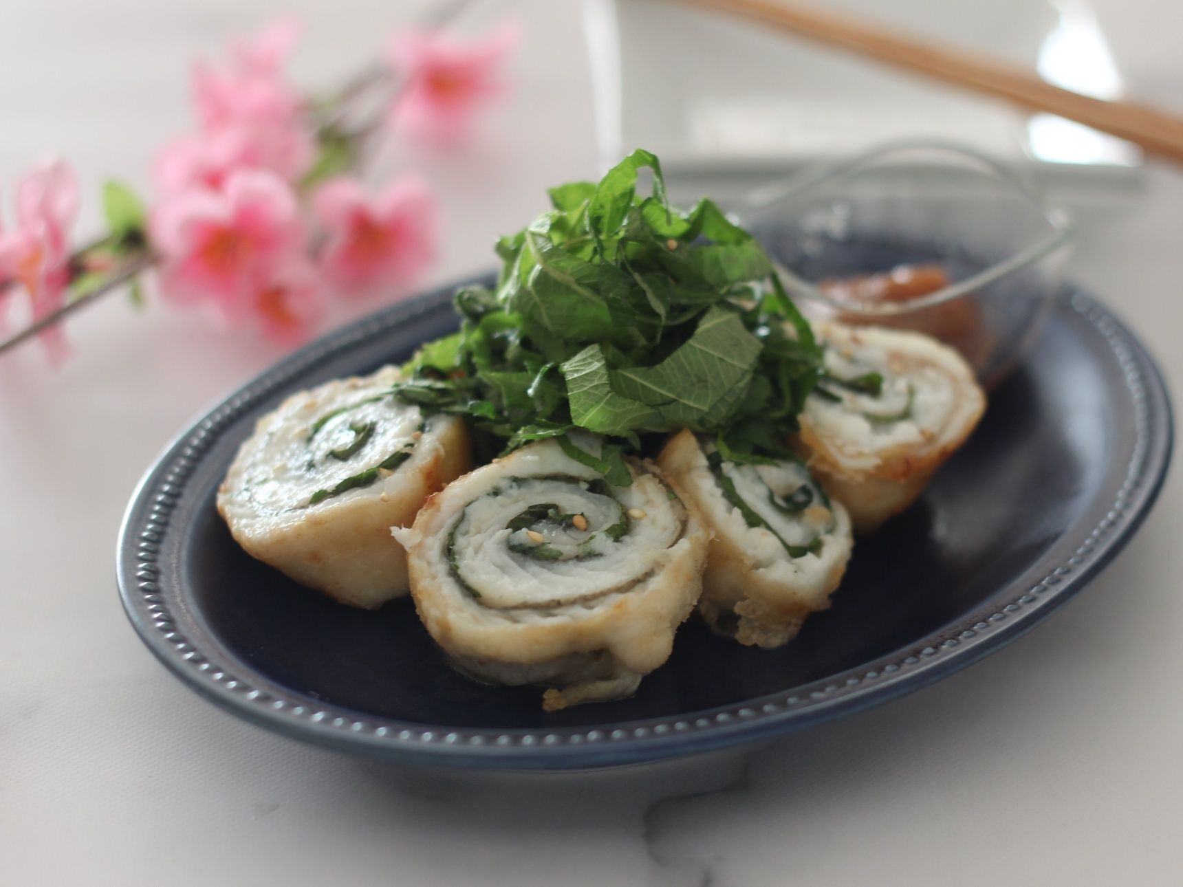 ババガレイのしそ巻きロール揚げ梅ソース