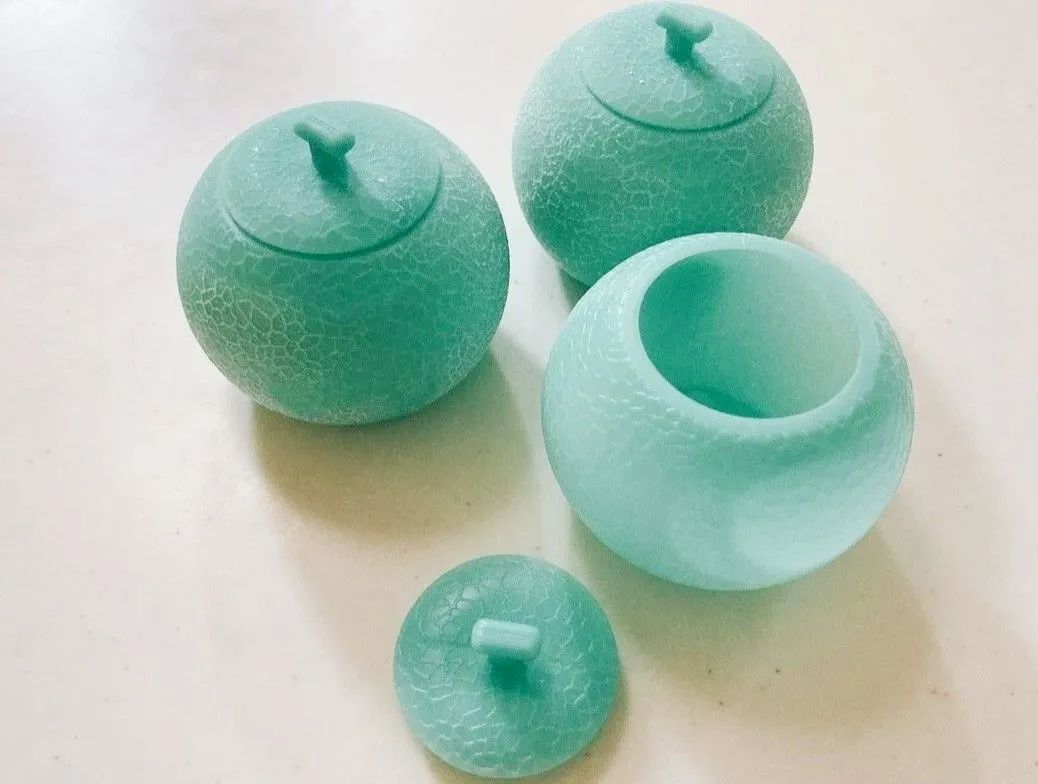 懐かしのメロンアイスの容器、捨てずに活用！ほっこり系の見た目で意外な効果を発揮♡
