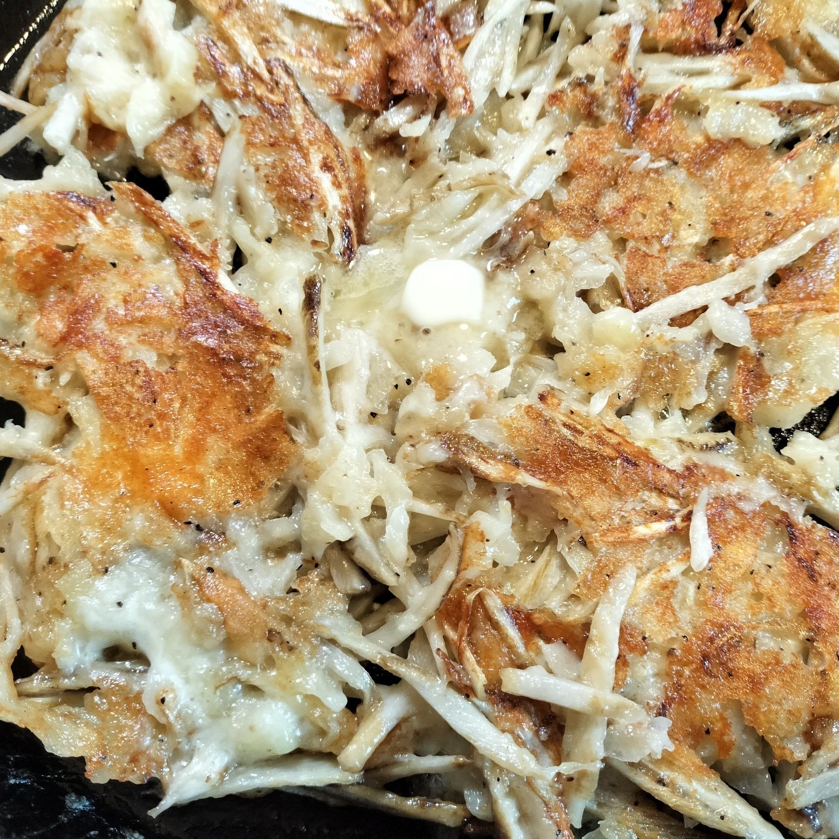 えー！和洋折衷なのに絶品！香ばしいごぼうガレット！チーズ！ごま油！バター醤油！