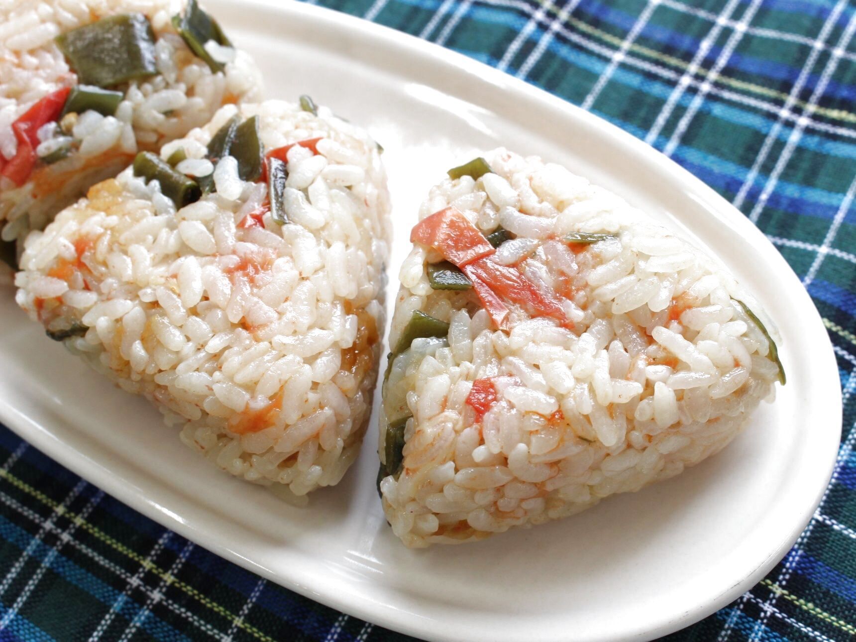 昆布、トマトの炊き込みおにぎり