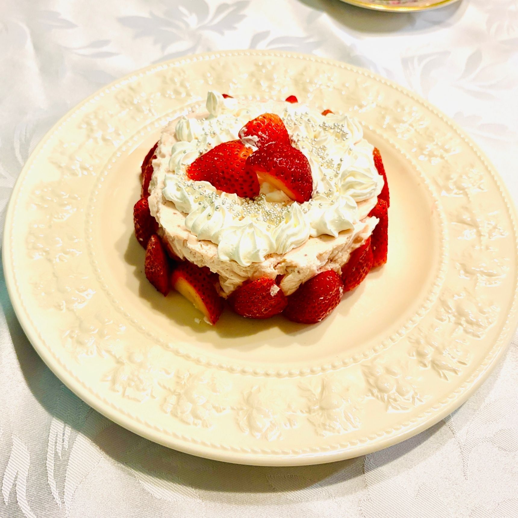 終盤の苺の時期！贅沢に使った苺のクリームチーズケーキ