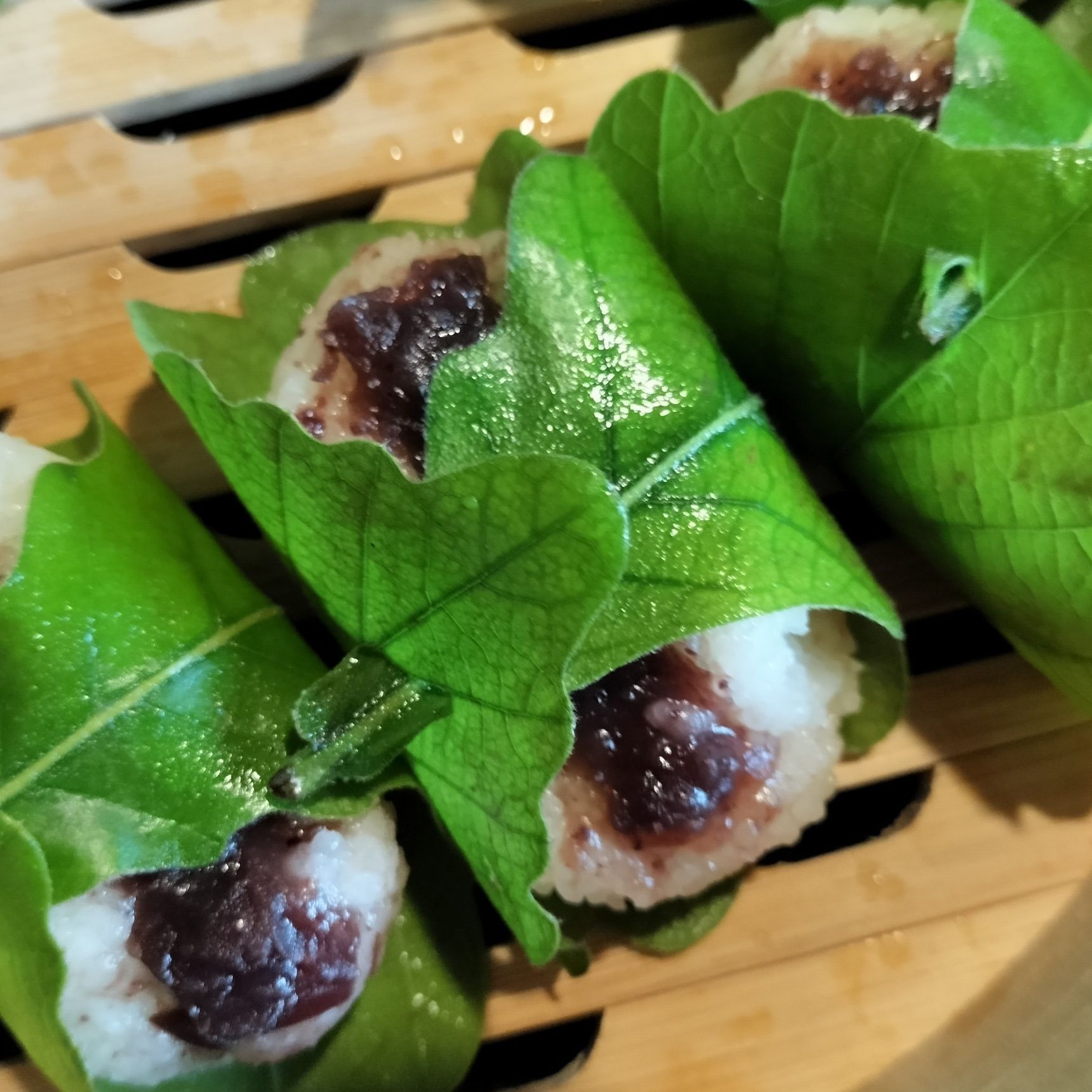柏の葉の香りが違う！生？蒸す？粉を3種使って2種のもちもち柏餅！こどもの日の柏餅！