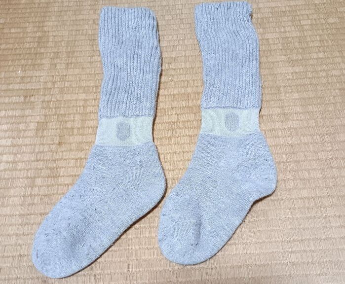 私は朝、畑で履いています