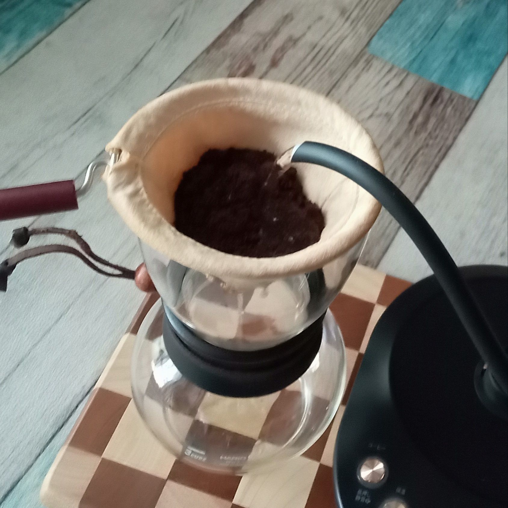 ゆっくりお湯を注ぎます