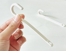 【セリア】小さなステッキの正体な〜んだ？S字フック超えかも！？新型の便利グッズに思わず感心♡