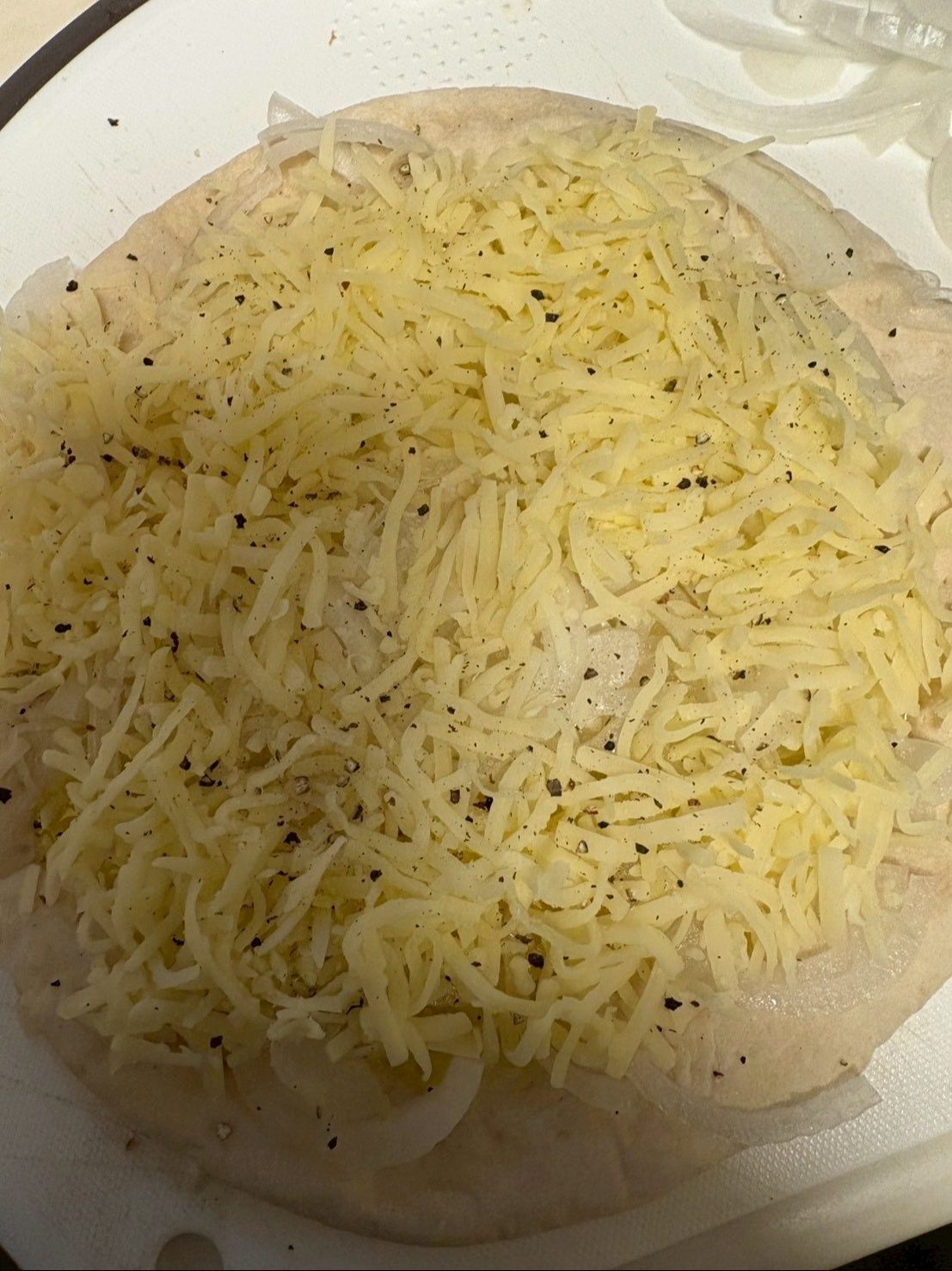玉ねぎの上にチーズ
