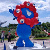 【アフター万博】今だけ！万博記念公園ローズフェスタでミャクミャクと記念撮影してきました！