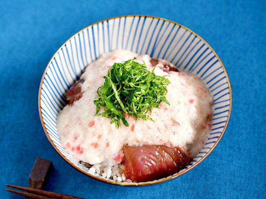 【初かつおと梅の漬け丼】便利な野菜だし使用！