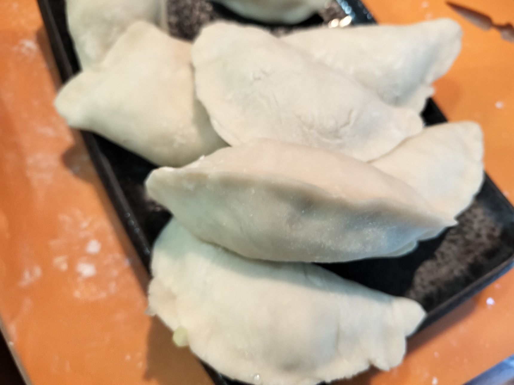 もっちり餃子！皮、伸ばしません！皮、形も整えません！三種の海老餃子！海老餃子のタレ！