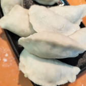 もっちり餃子！皮、伸ばしません！皮、形も整えません！三種の海老餃子！海老餃子のタレ！