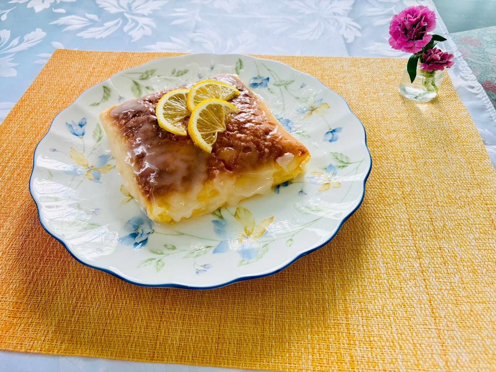 艶々グレーズのかかった爽やか「レモンケーキ」