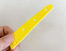 【セリア】これな〜んだ？手探りの作業が驚くほどラクになる『ありそうでなかった発明品』見つけました！