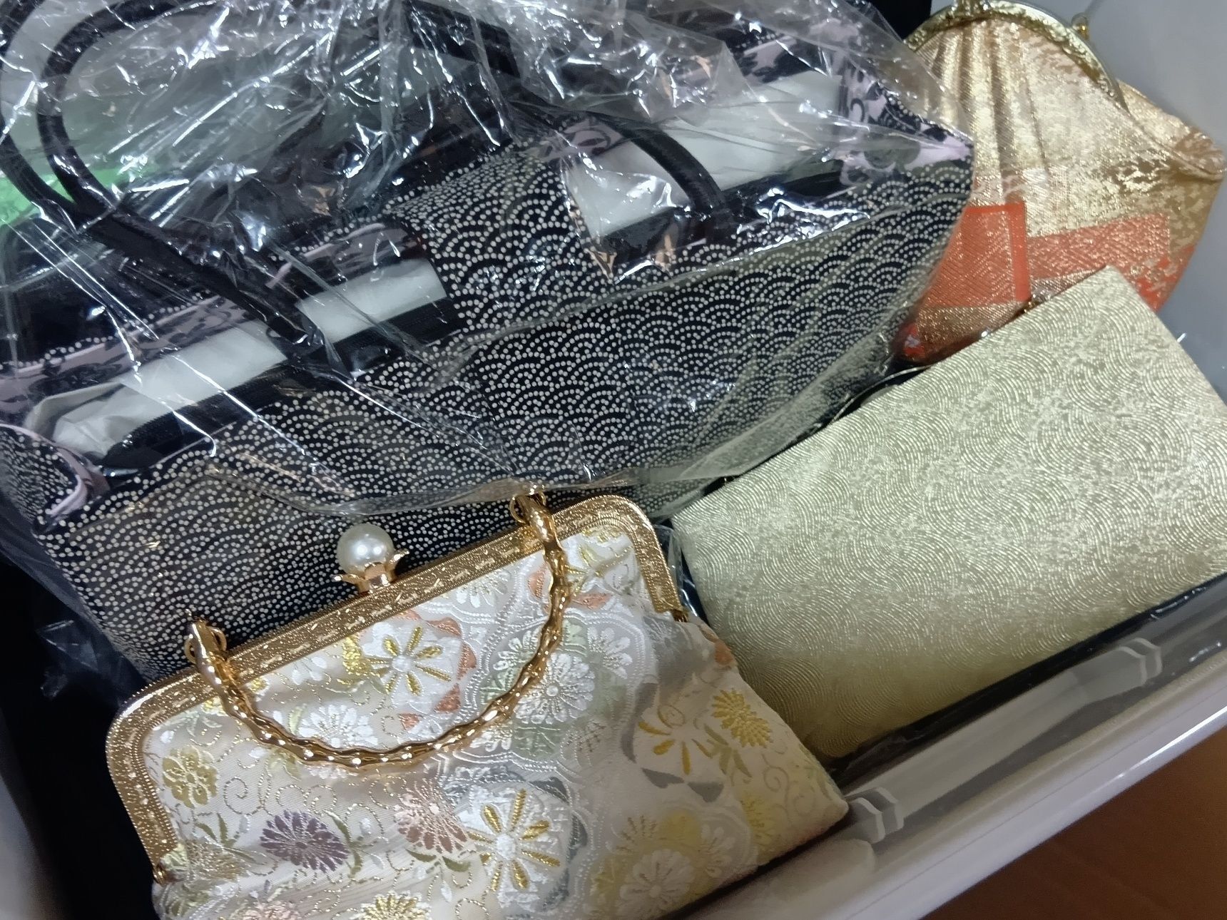 大切な推しをホコリを防ぎながら、なるべく型崩れさせず“隠す収納”ができるのが良いんです！