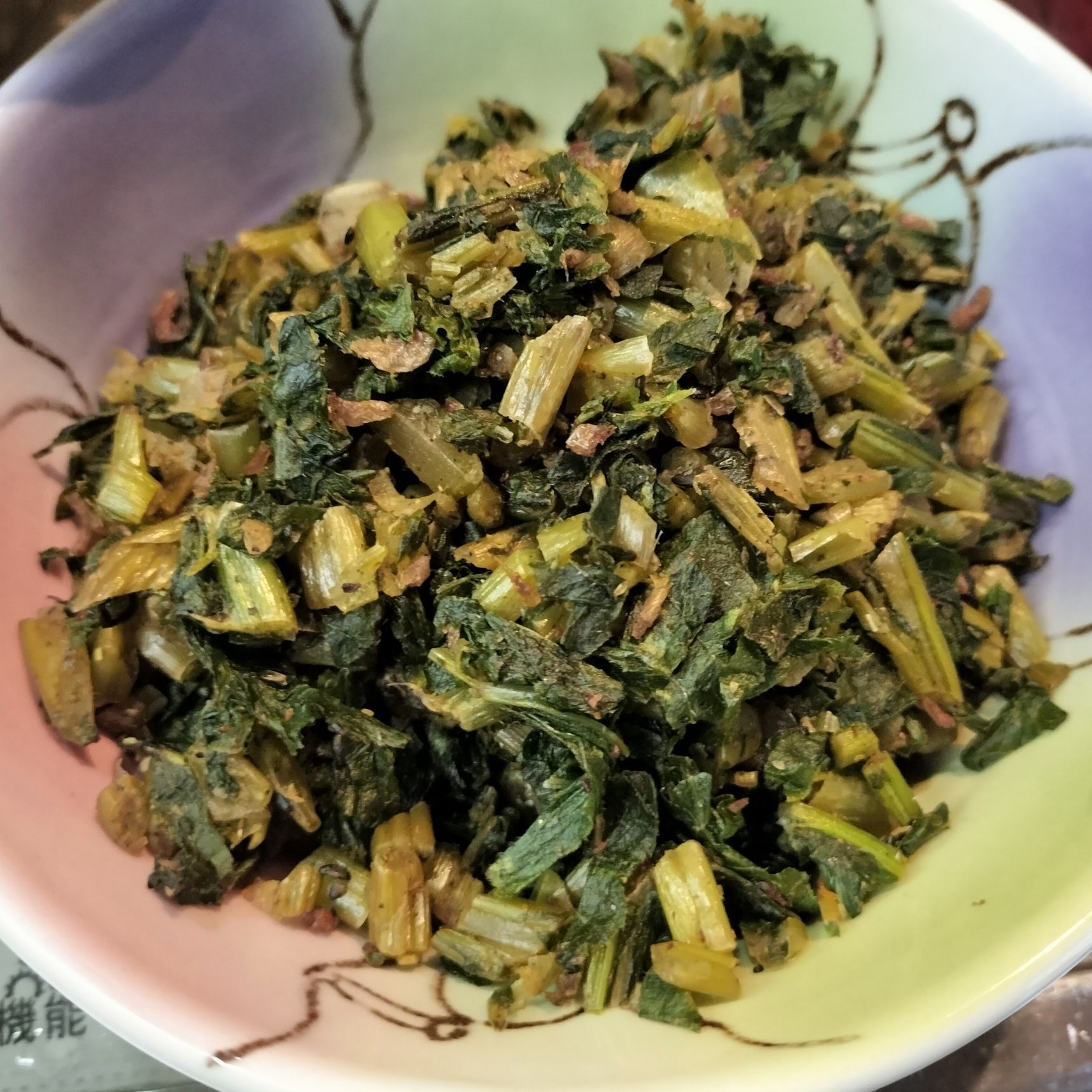 2、大根葉の炒め物を加えて、サッと炒める