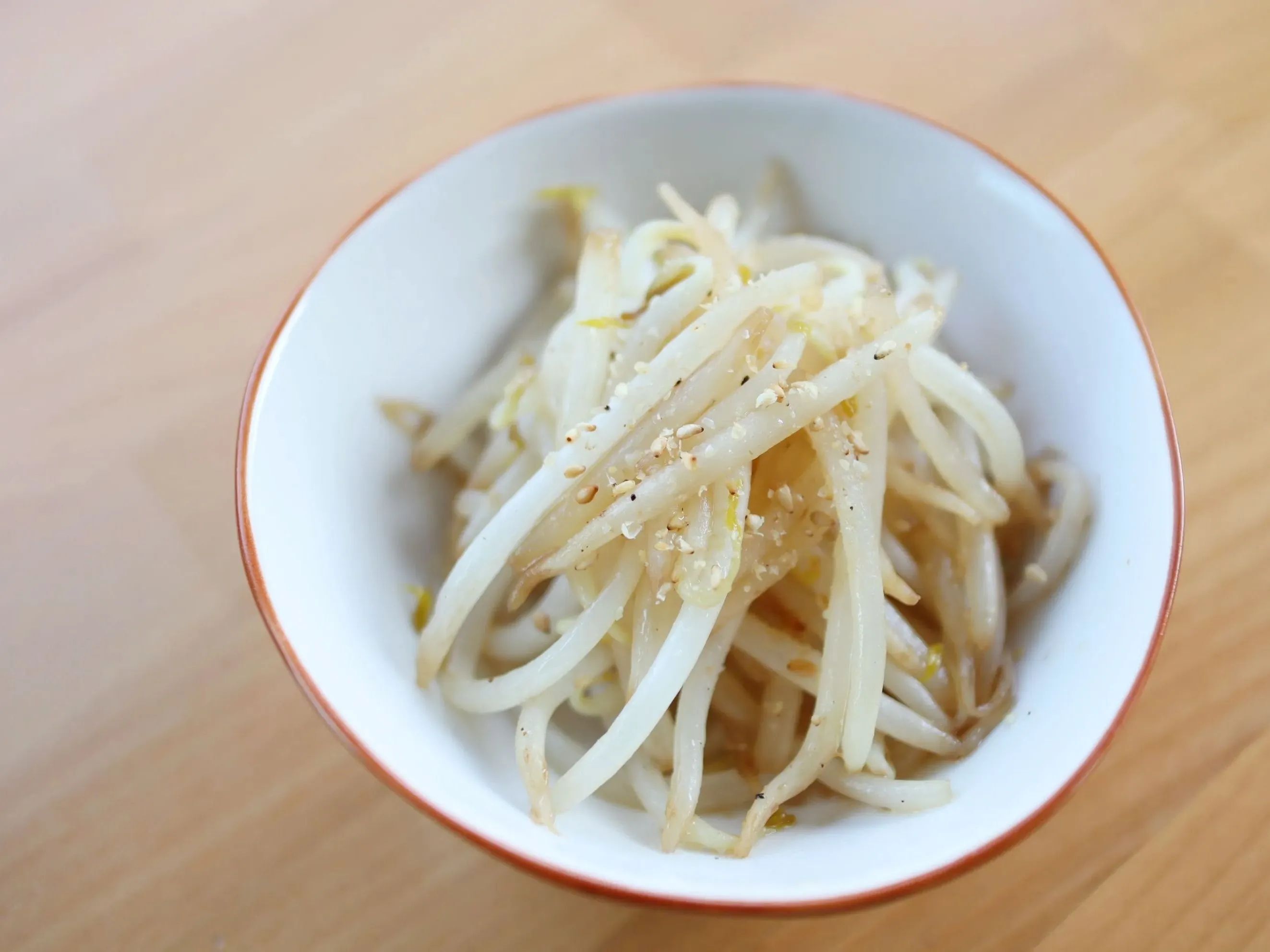 いつもの「もやし」が激変！たった50℃で〈店みたいなシャキシャキ食感〉になる裏ワザ