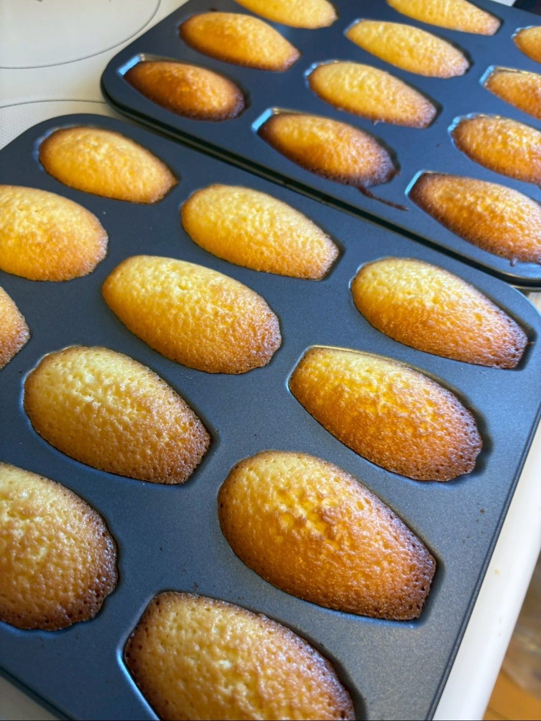 型の8分目くらいまで入れてちょうど36個分焼くことが出来ました。