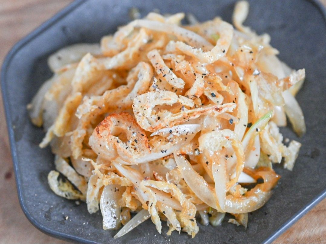 メイン食材ふたつだけ！新玉ねぎと油揚げのサラダ