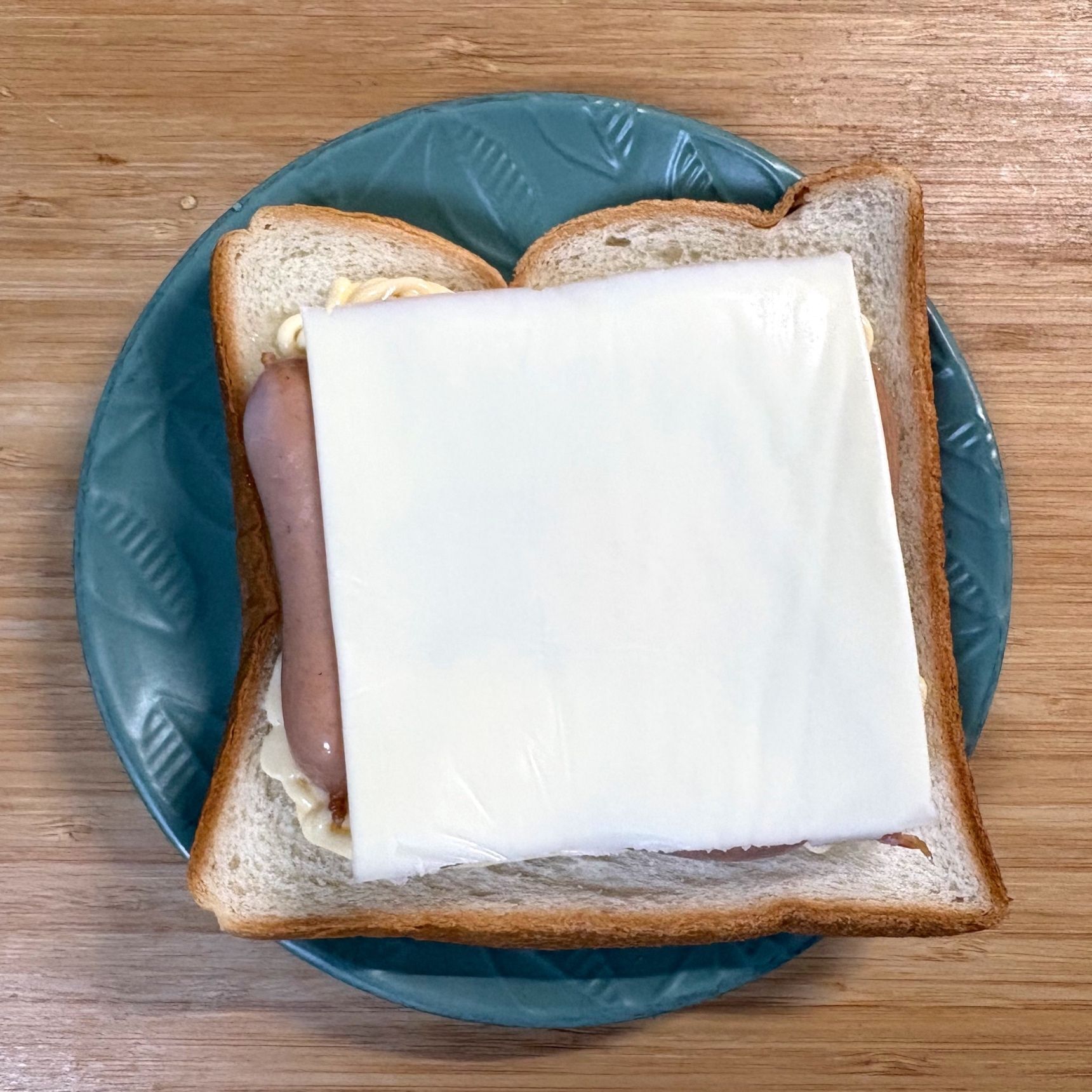 上にスライスチーズを乗せてトースターで7分