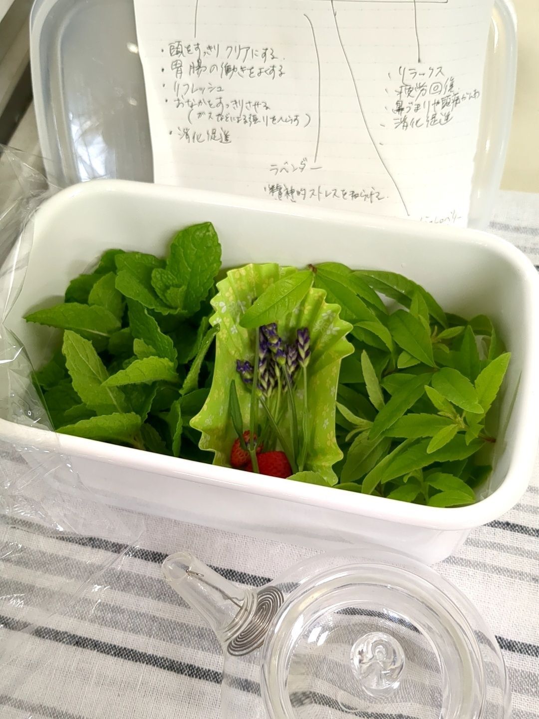 職場のお茶セットの脇にセットしてみました！