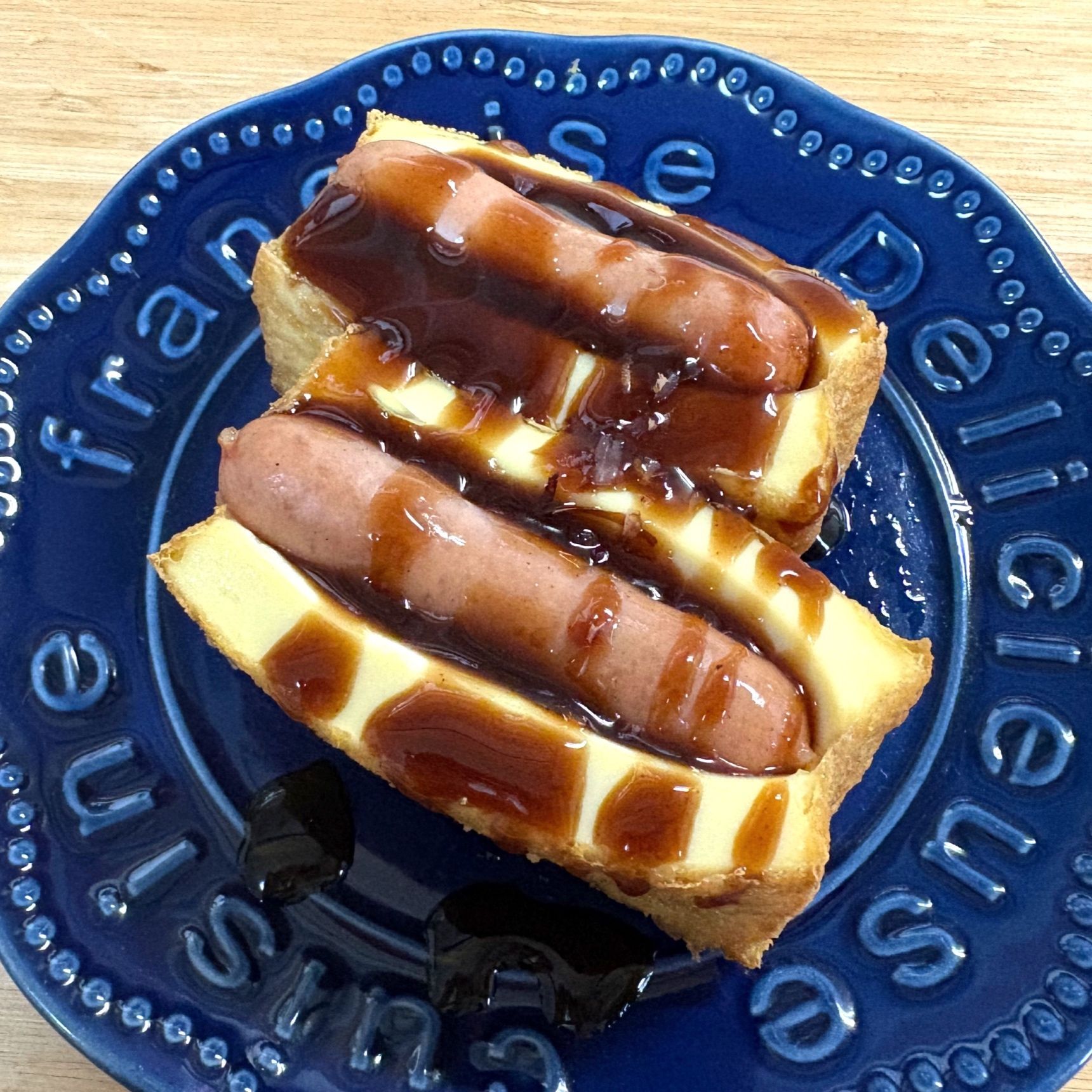 上からソースをかけます