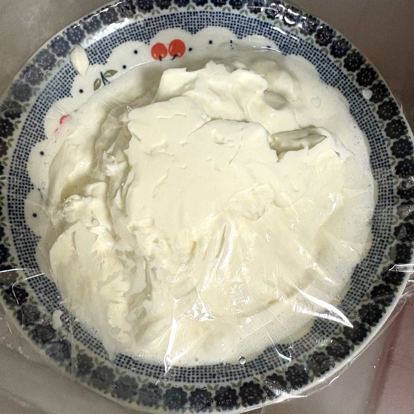 冷凍庫で2時間ほど凍らせます