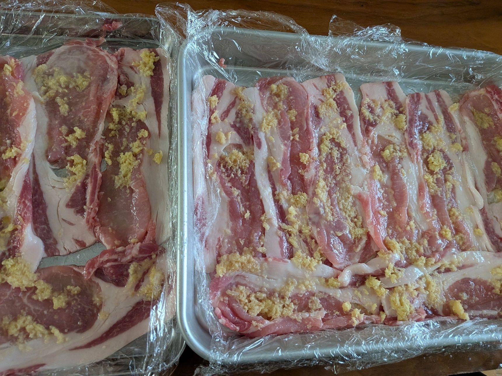 1.豚肩薄切り肉に米酢→片栗粉→生姜を塗る