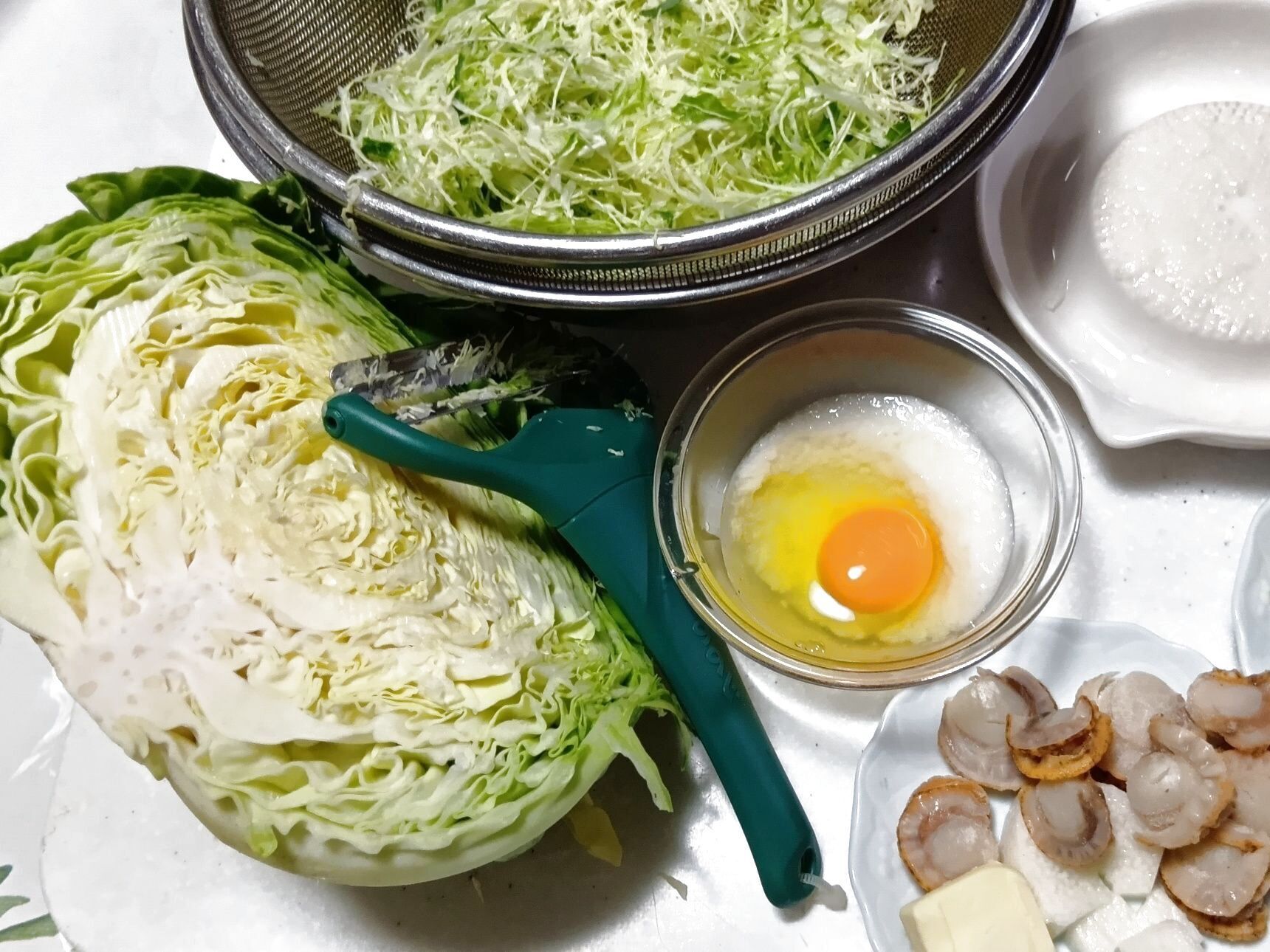 三國シェフのレシピを参考にしながら、家庭でも楽しめるお好み焼きとして仕上げています。それではご紹介させていただきますね。