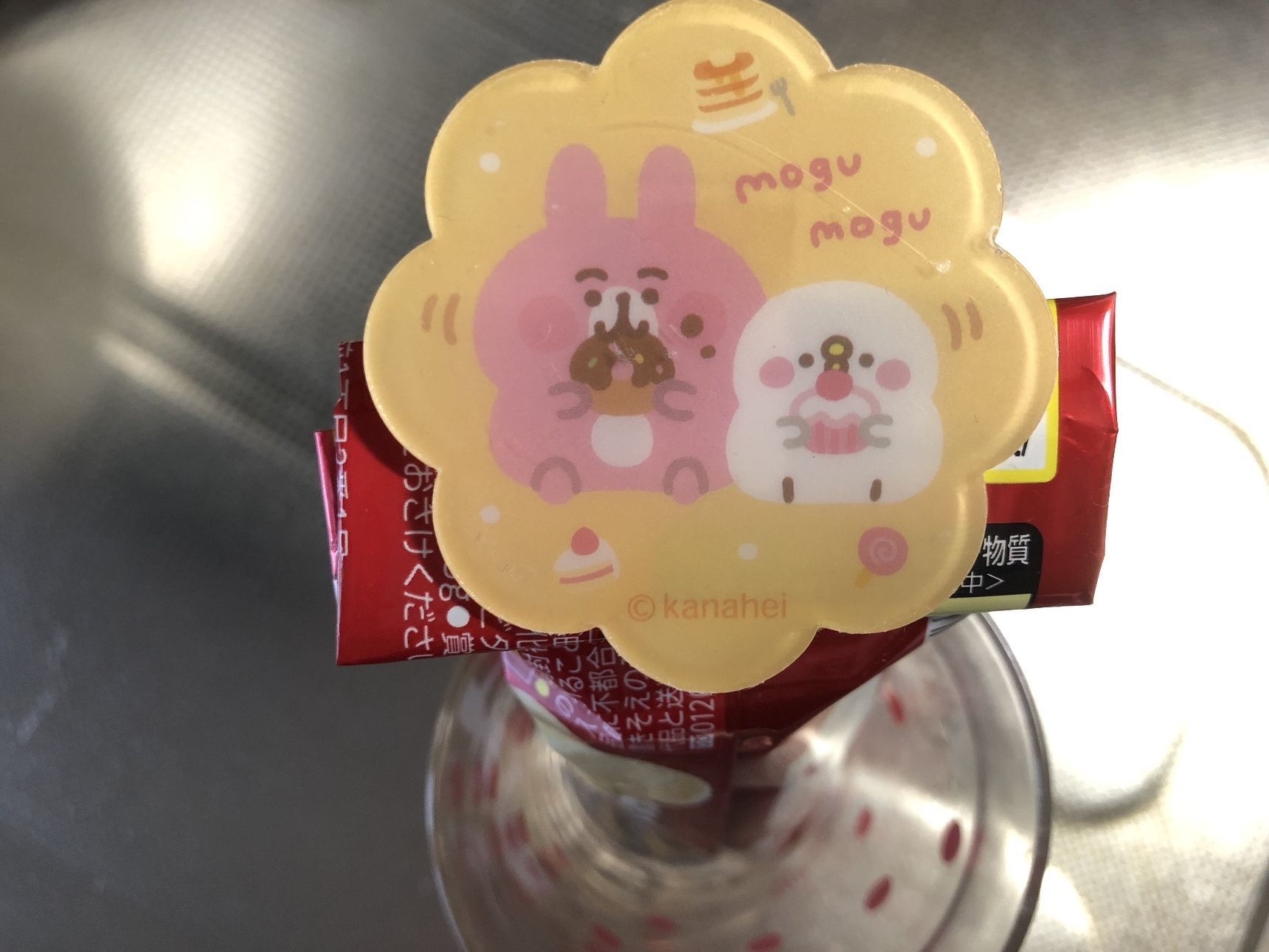 チョコを入れ終え、粗熱が取れたら冷蔵庫に2時間ほど入れます