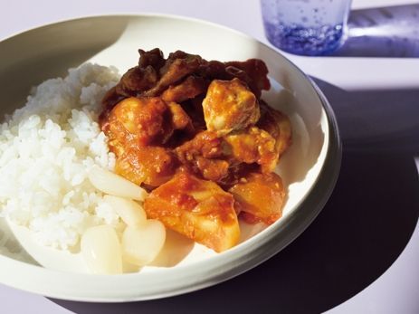もうカレーに水使いません！？トマトだけで煮込む→うまみ爆発の反則級レシピ登場♡