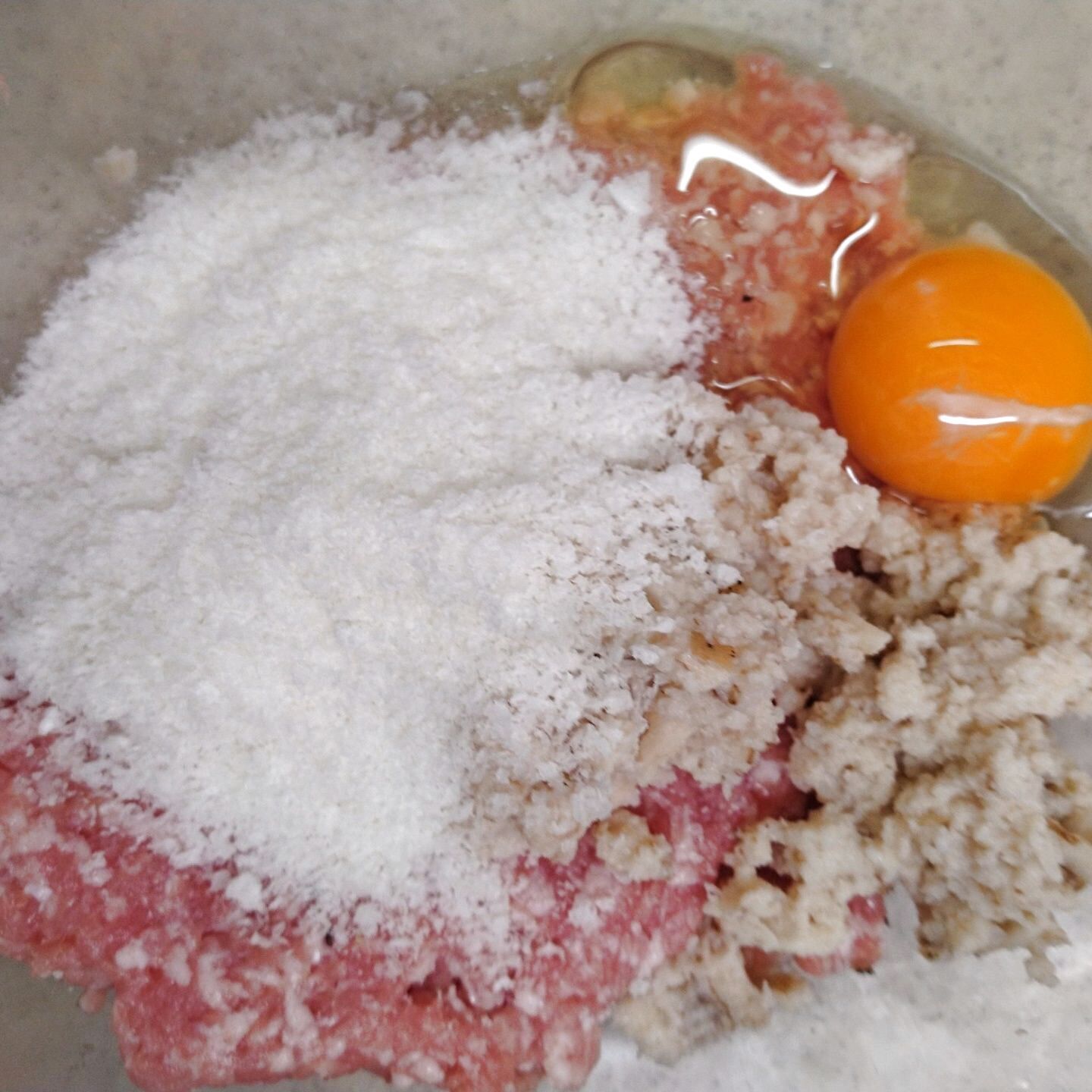 材料を混ぜる