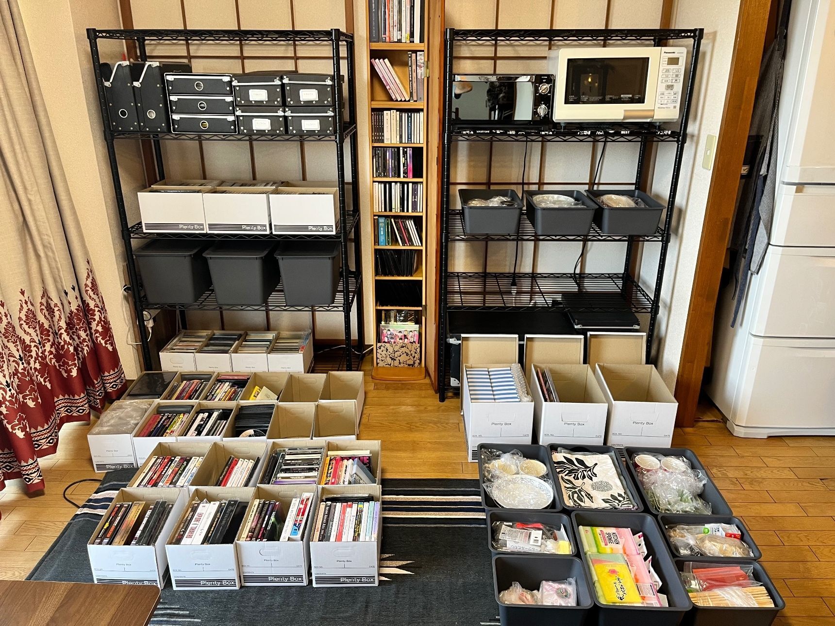 CD、DVD、推しグッズ、食器は収まり、まだ余裕