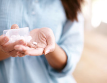 【40代・50代】頭痛薬に頼りがちな人へ！薬剤師が教える「セルフケア」4選