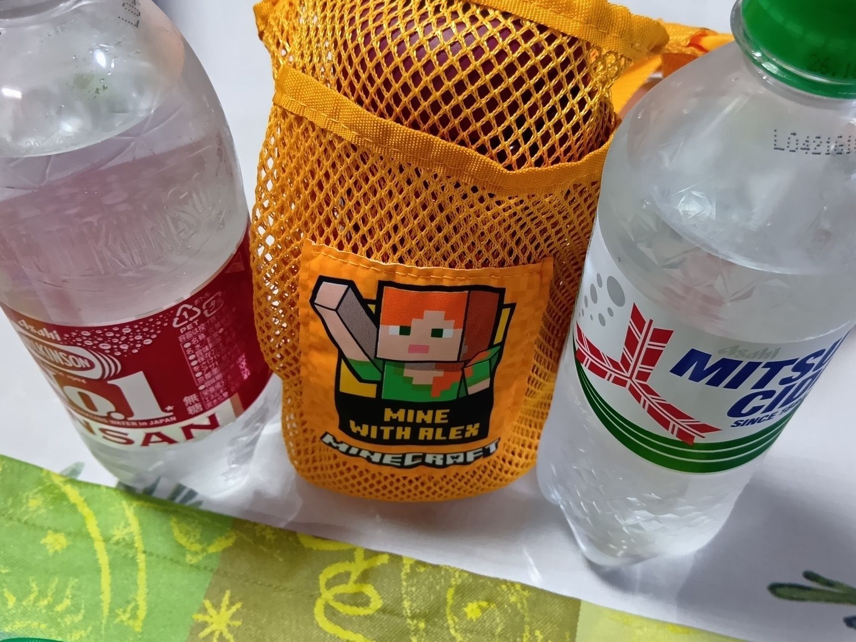 手持ちのサイズが合いそうな水筒も入れてみましたが、ぴったりでいい感じ！