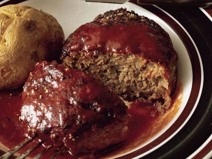 「玉ねぎ炒めないの!?」生のまま入れたら…ハンバーグが“肉汁じゅわっ”で別モノ級に!