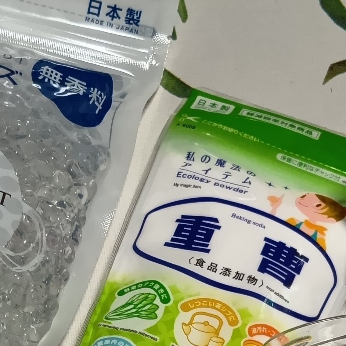 重曹も消臭アイテムとして知られているので、炭と一緒に気軽に取り入れています！