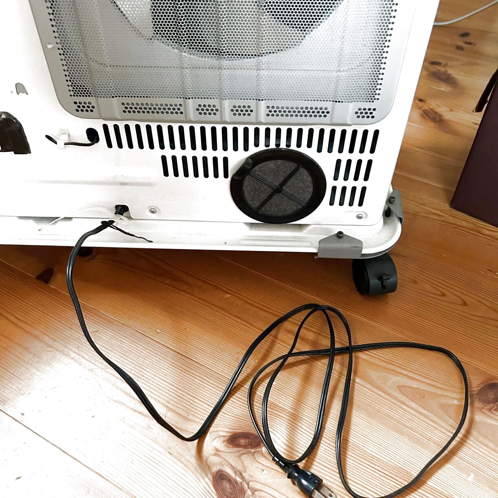 季節家電のびろーんとしたコンセントをスッキリしたい