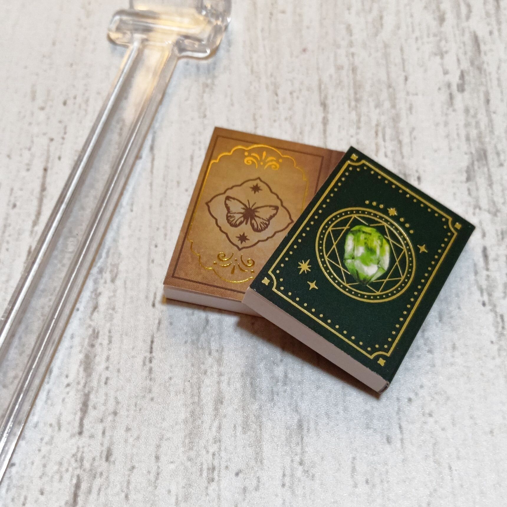 そんな、魔導書の集めが好きなフリーレン用に、小さいサイズのブックを２個入手！