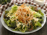 食感が楽しい！「パリパリごぼうとサニーレタスのサラダ」
