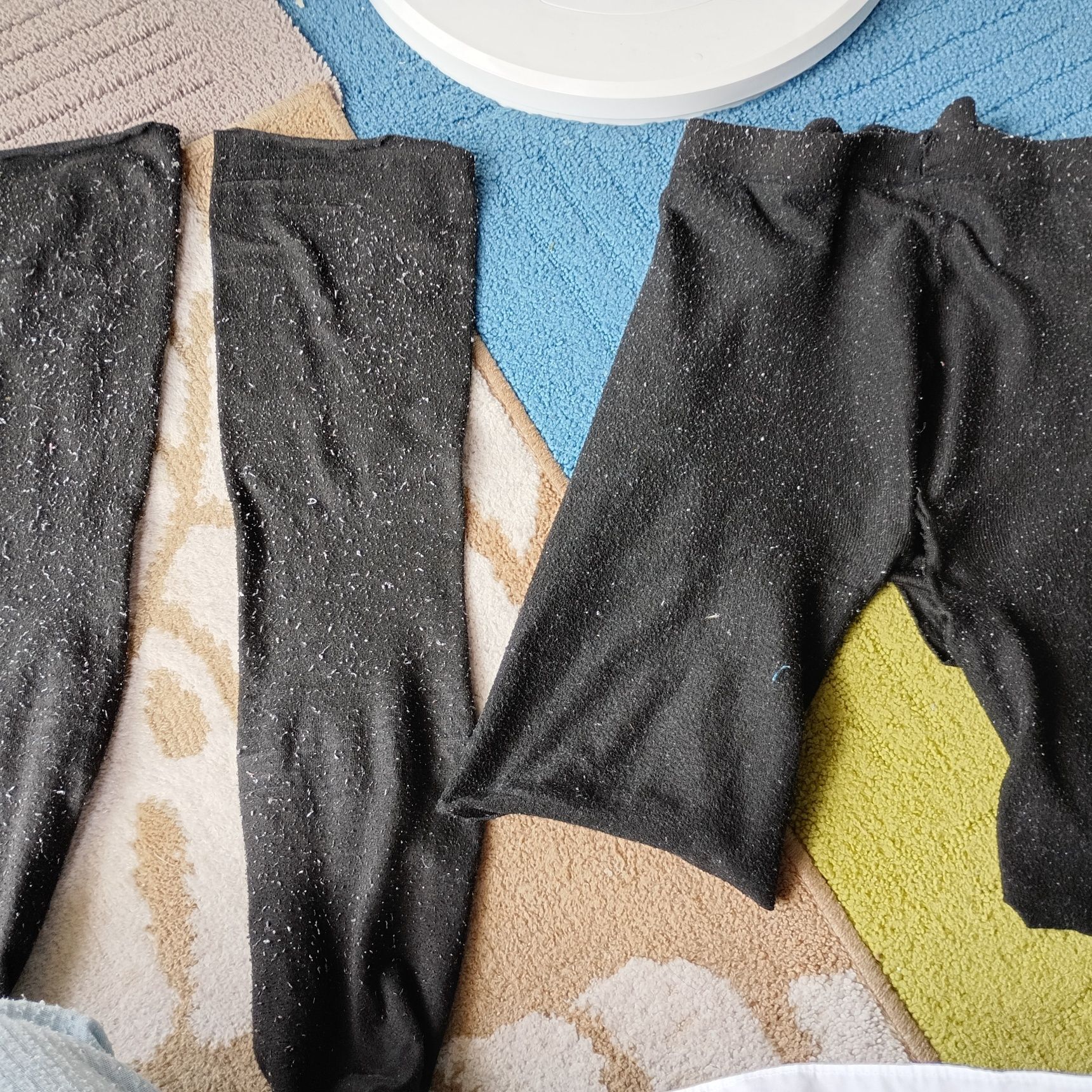 使い古した厚手のタイツを靴下とパンツに分けました
