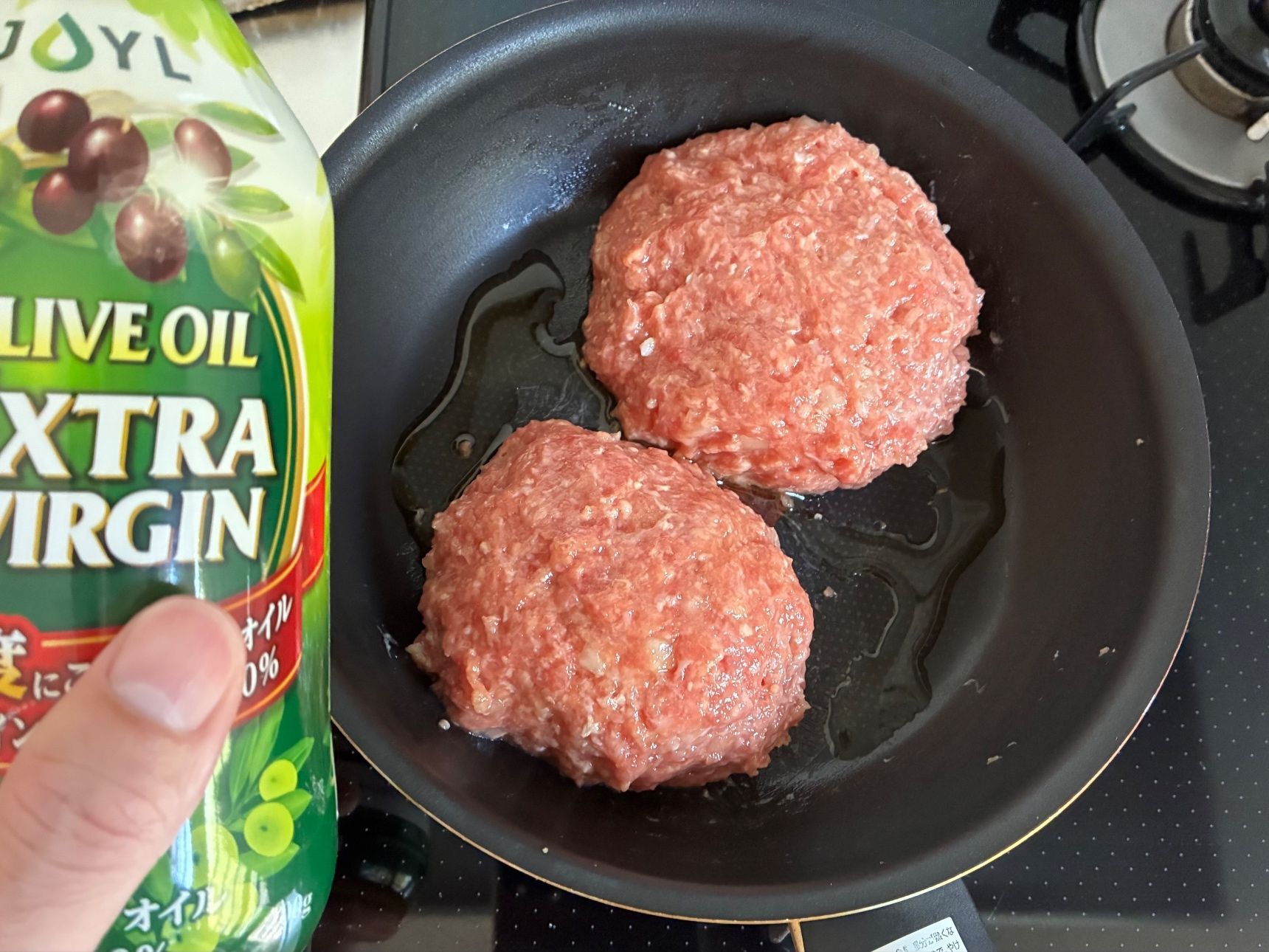 2. ハンバーグを焼く