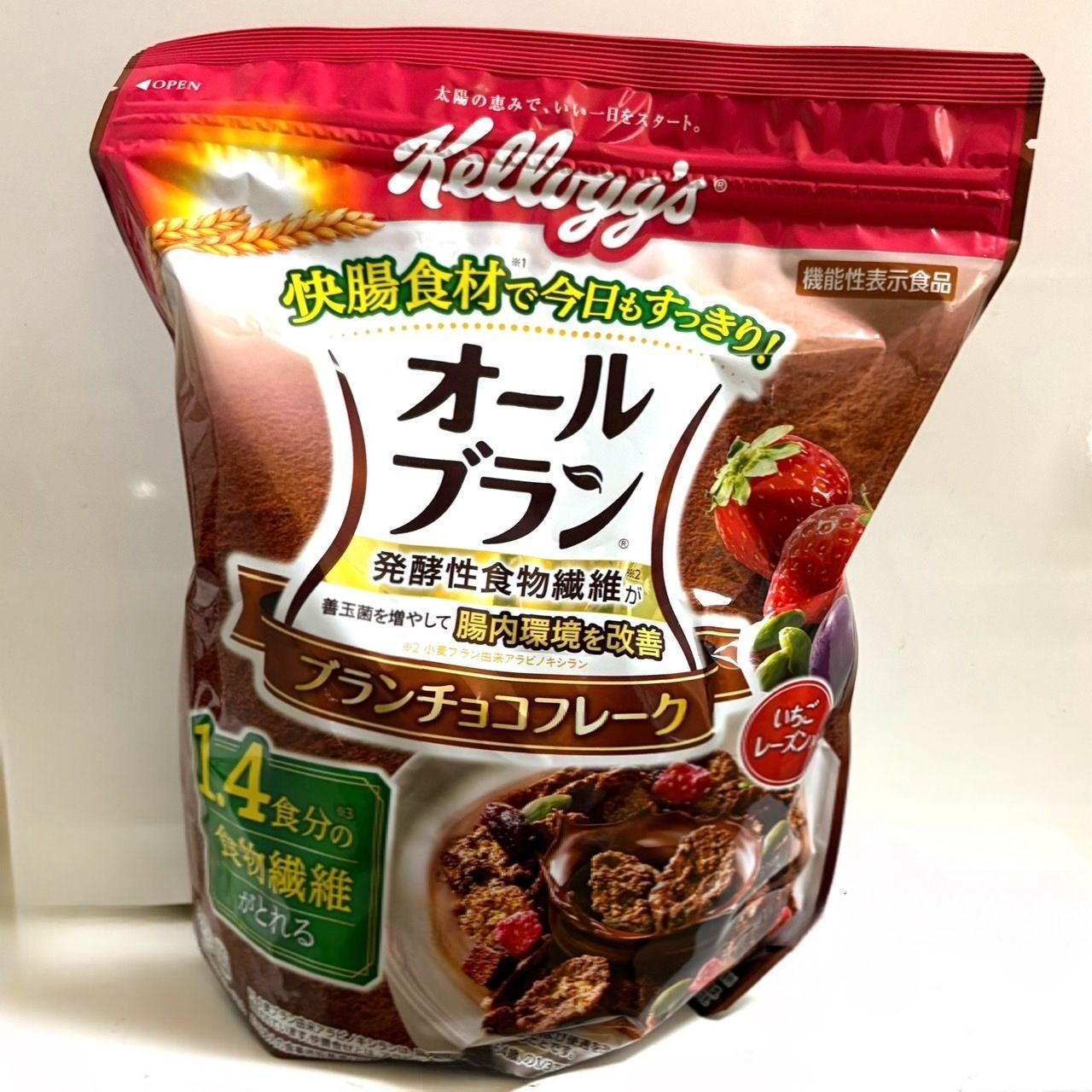 グラノーラを器に入れます