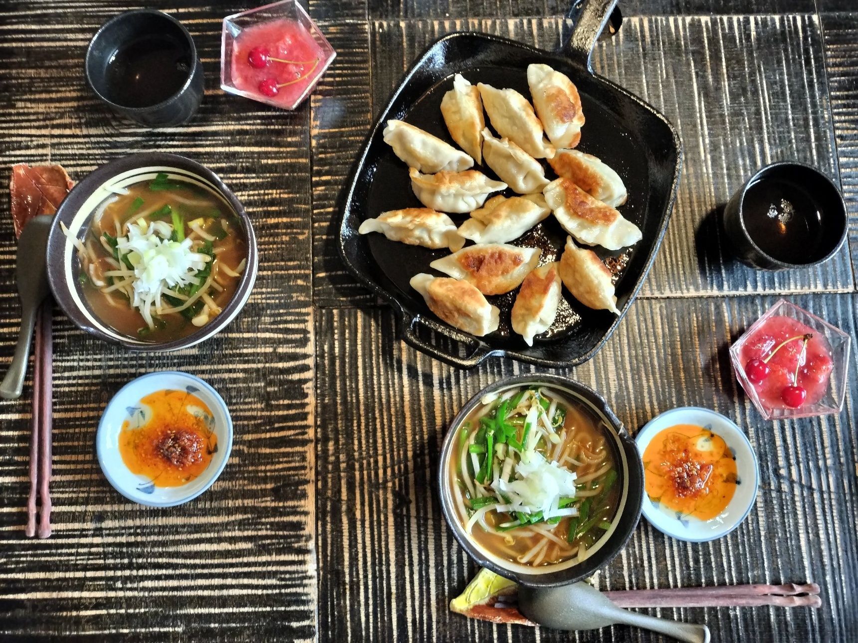 【牛すじ出汁ラーメン（にんにく醤油味）】