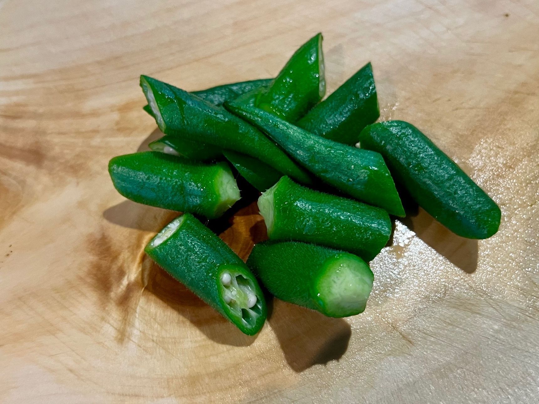 ④オクラを食べやすく切る