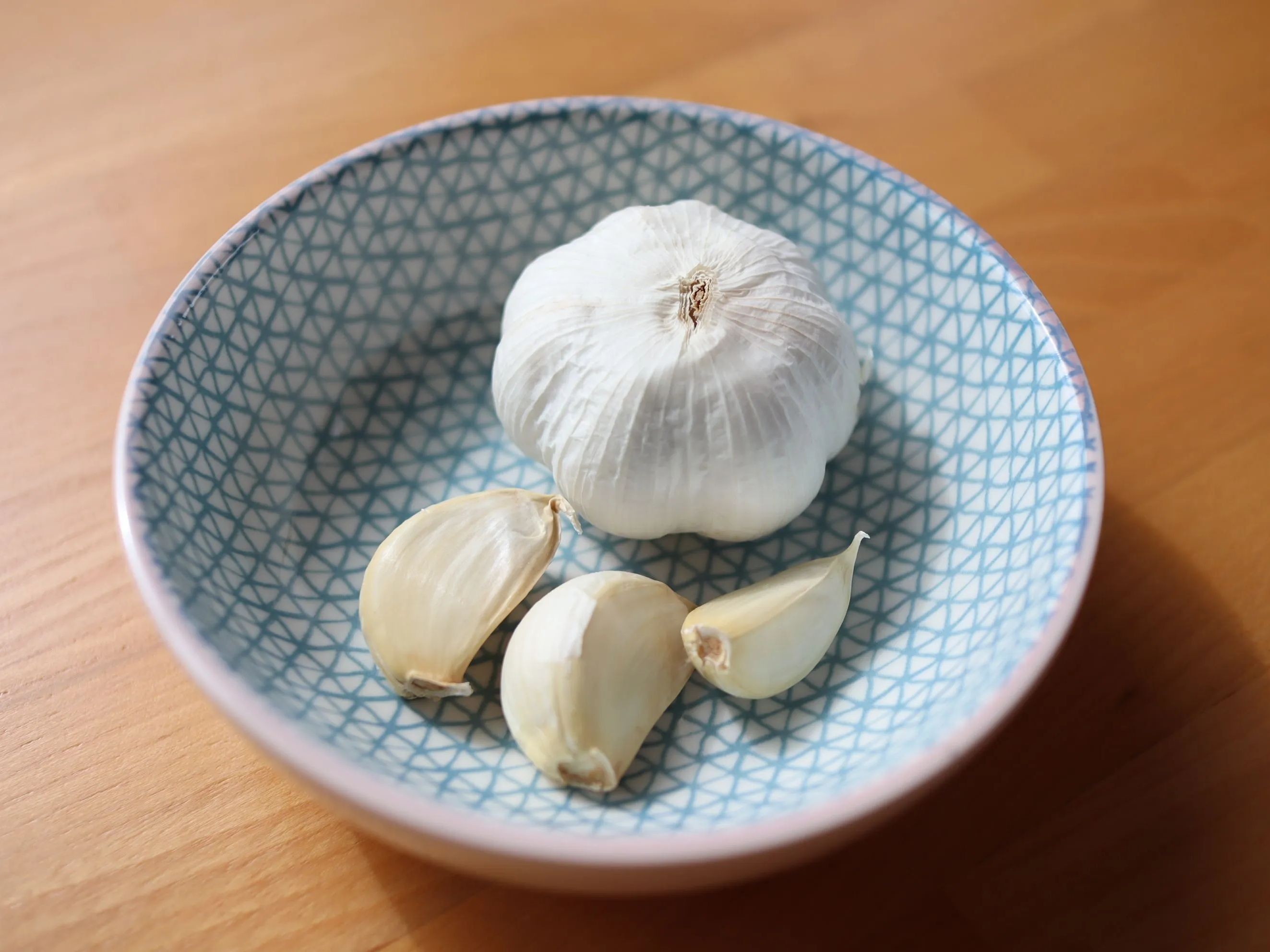 にんにく、野菜室に入れてたら損！実は「冷凍」が正解だった♡今知っておきたい長持ち保存ワザ