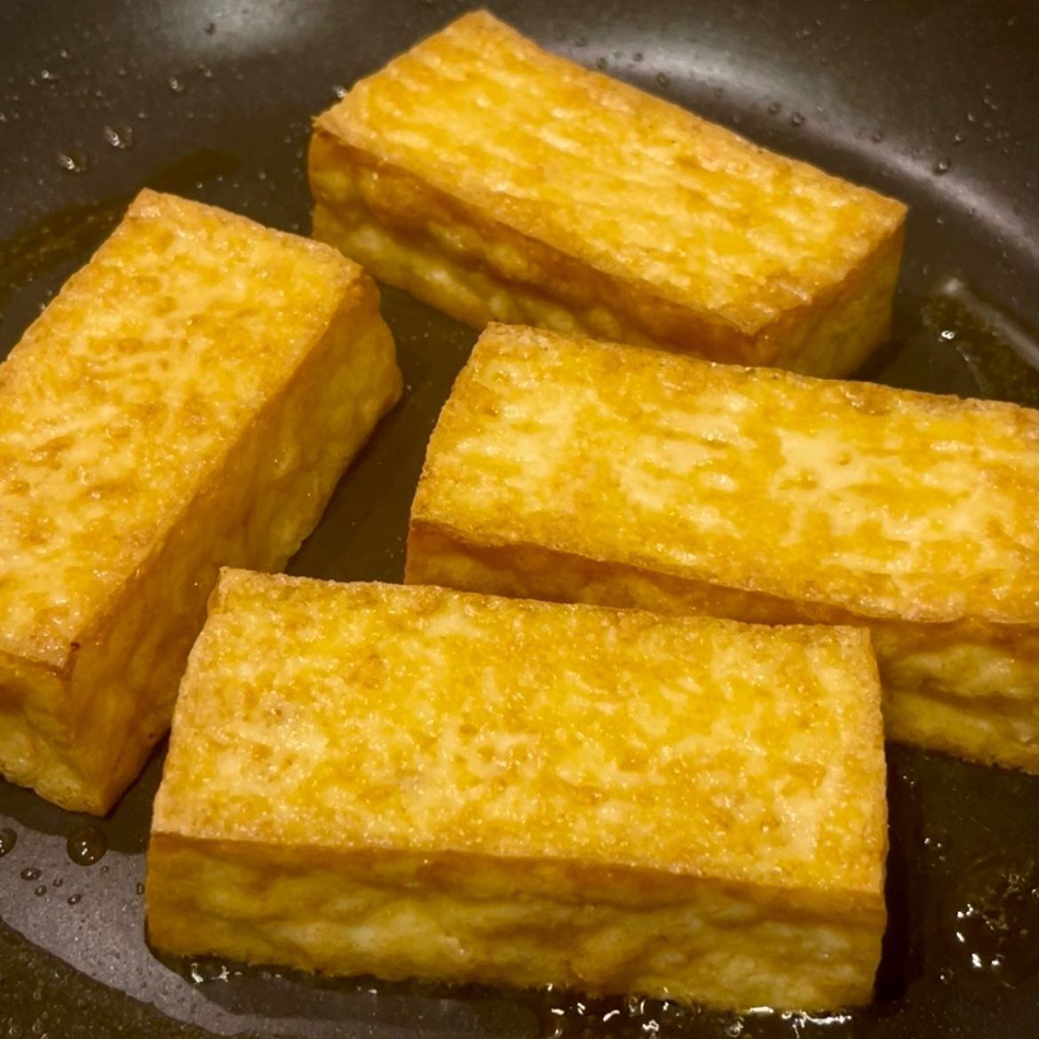 ②厚揚げを焼く